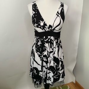 Speechless Black White Floral Dress Size Medium